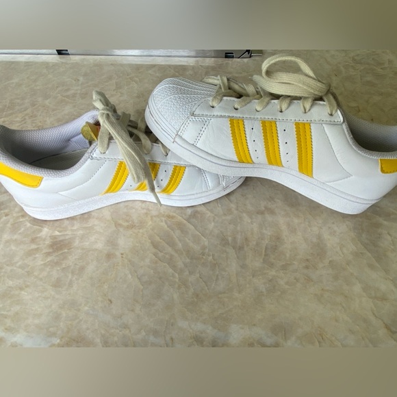 Size 5.5 Superstar ADIDAS - Picture 8 of 11